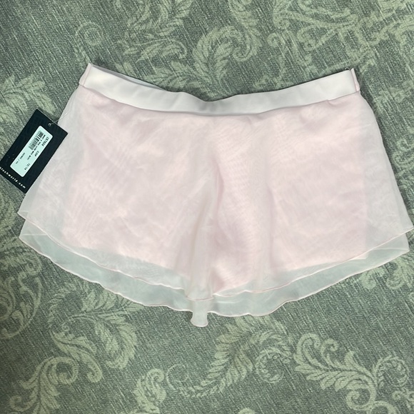 Bloch - Bike short with twin layer mock skirt Light Pink #CR7604 - Picture 3 of 9